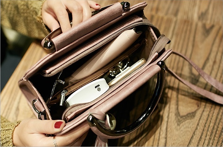 Women's Leather Shoulder Bag - Image 7